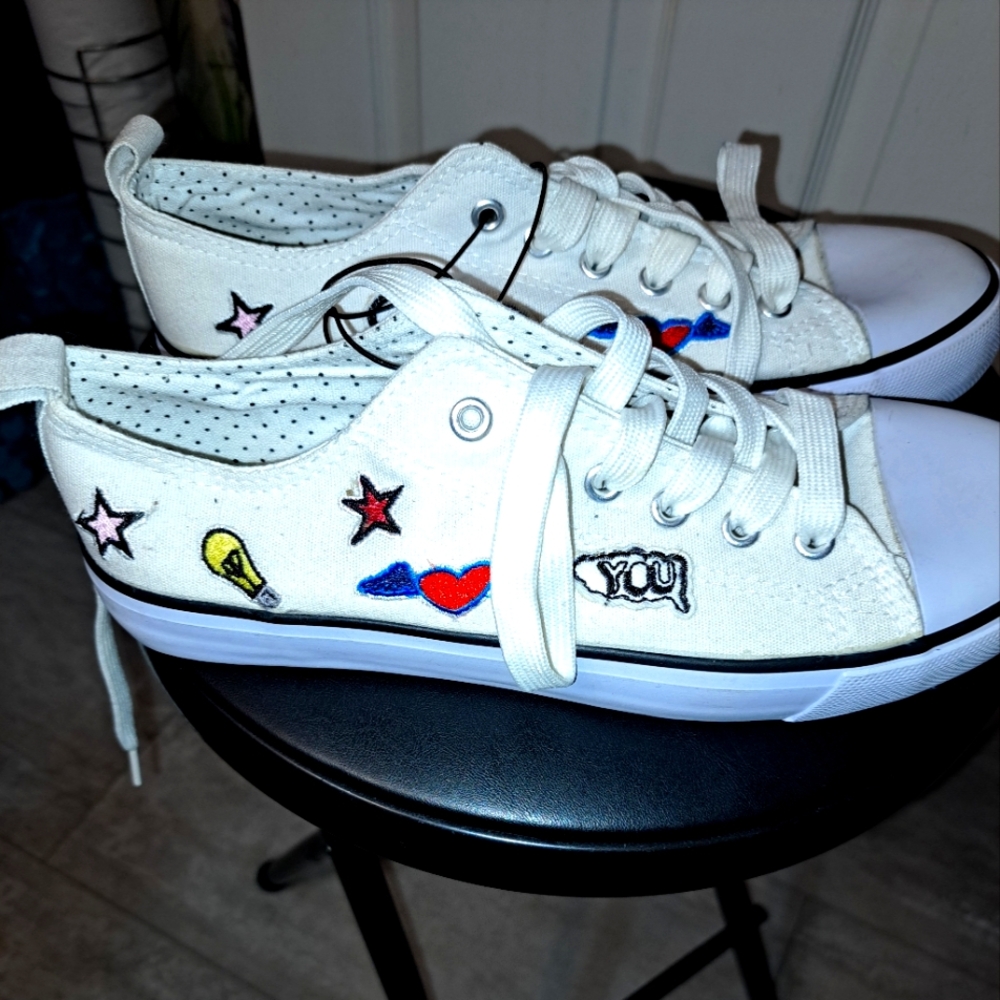 Size 9 White Low Top Sneakers with Embroidered Patches